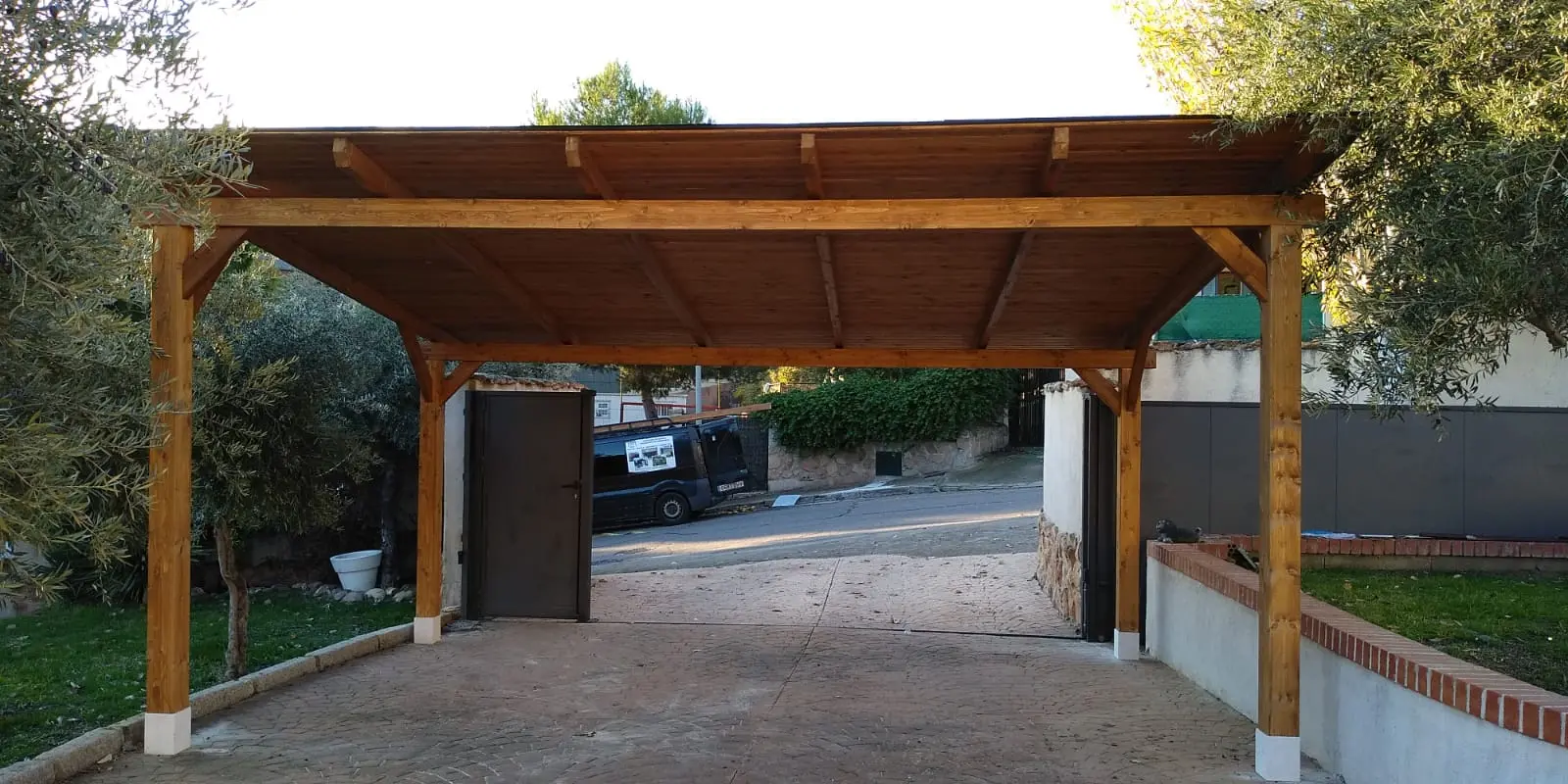 Pérgola garaje de madera abierta para coche