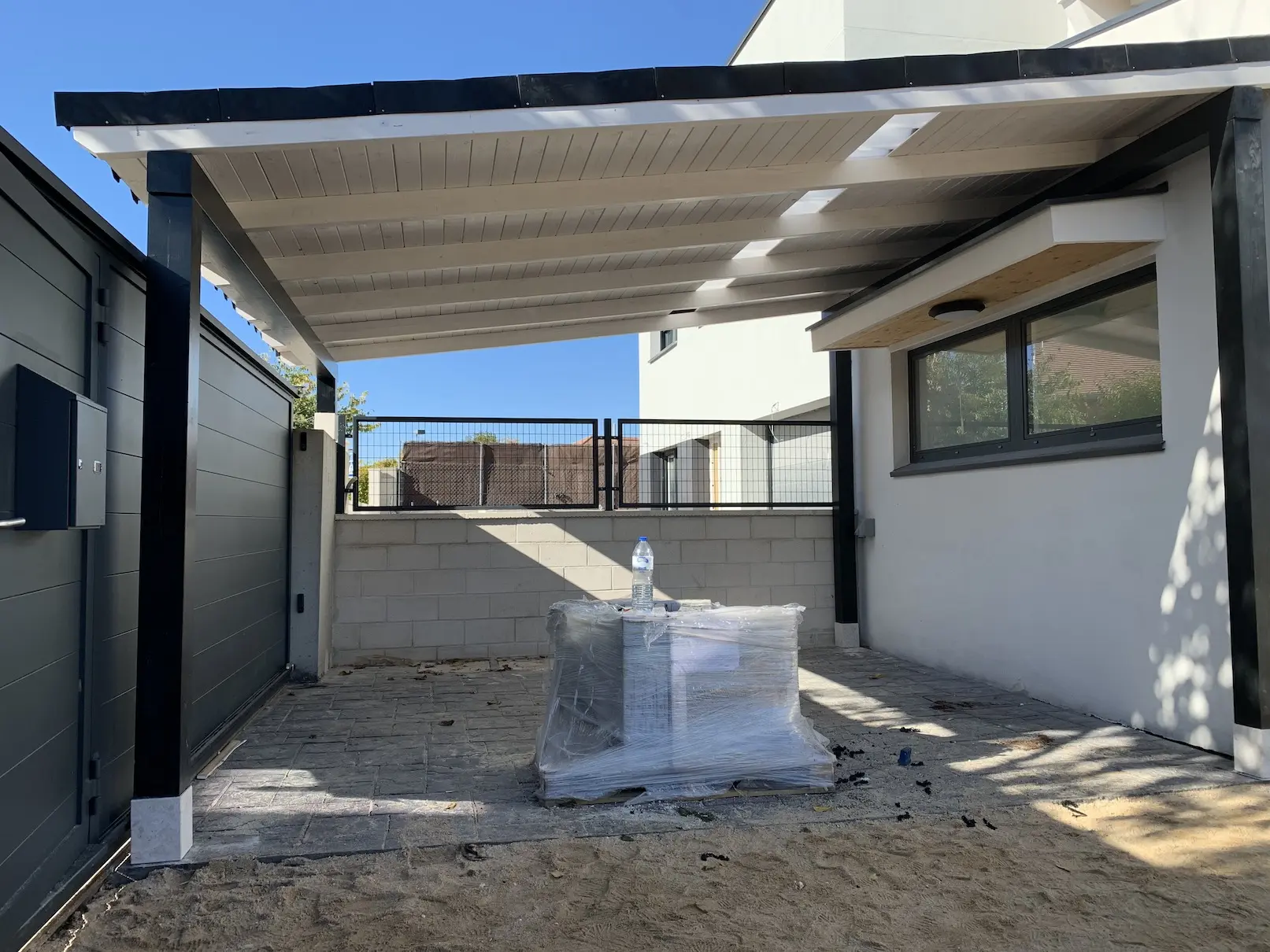 Porche de madera a un agua moderno para terraza