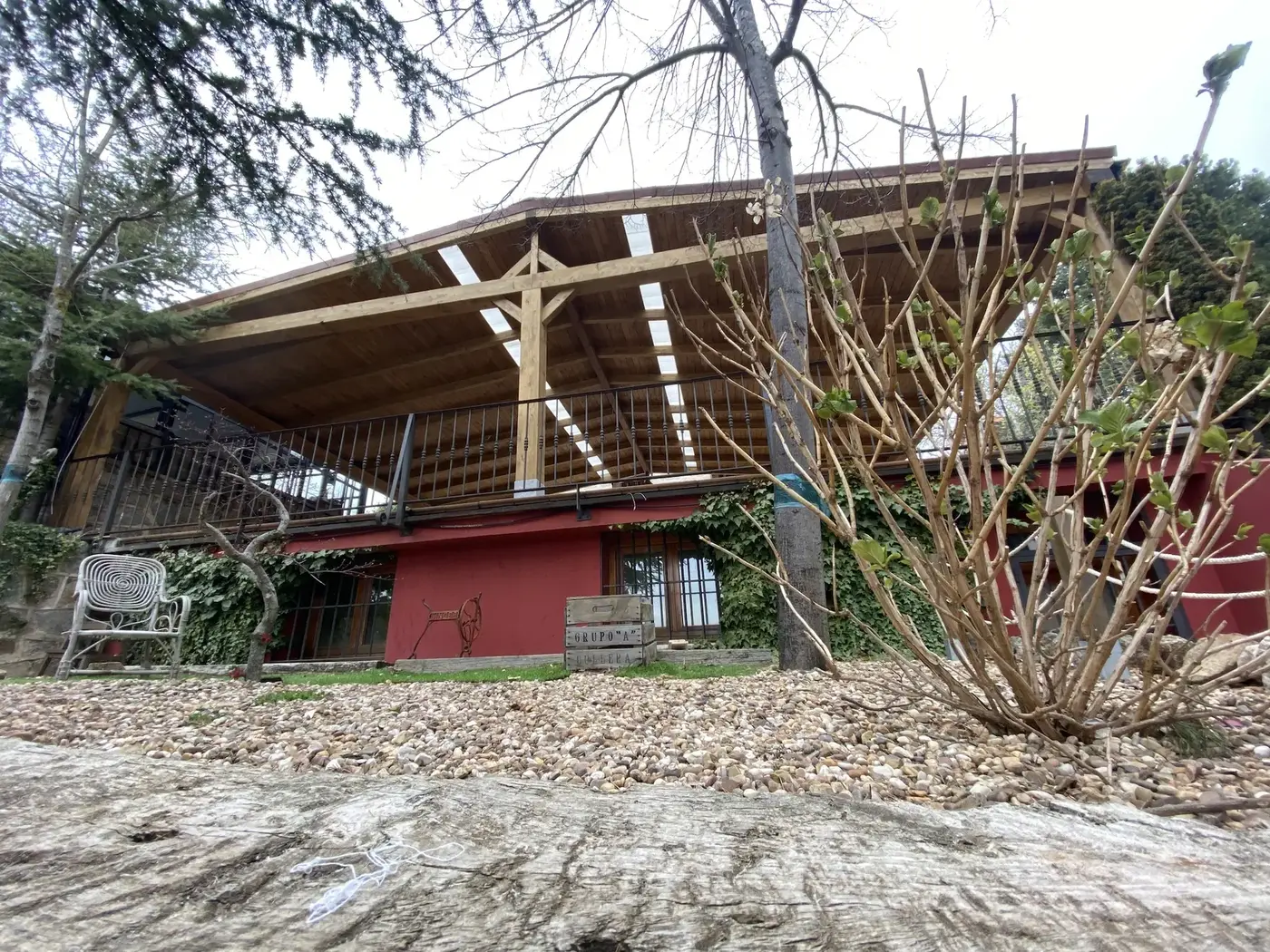 Porche de madera con cubierta para jardín